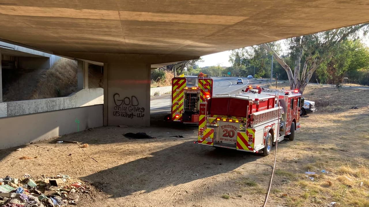 El puente está ubicado al norte del centro de Sacramento, donde se unen la carretera 160 y la autopista Business 80.
<br>