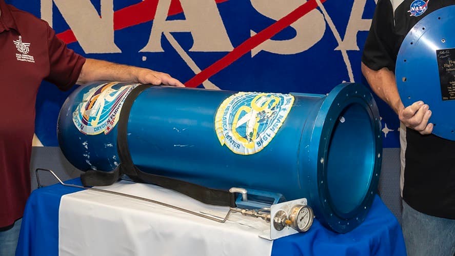 Después de un cuarto de siglo abren cápsula del tiempo de la NASA en el condado de Kern