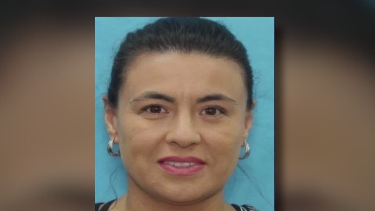 Maestra de San Antonio es arrestada por abuso sexual de un menor; buscan más posibles víctimas