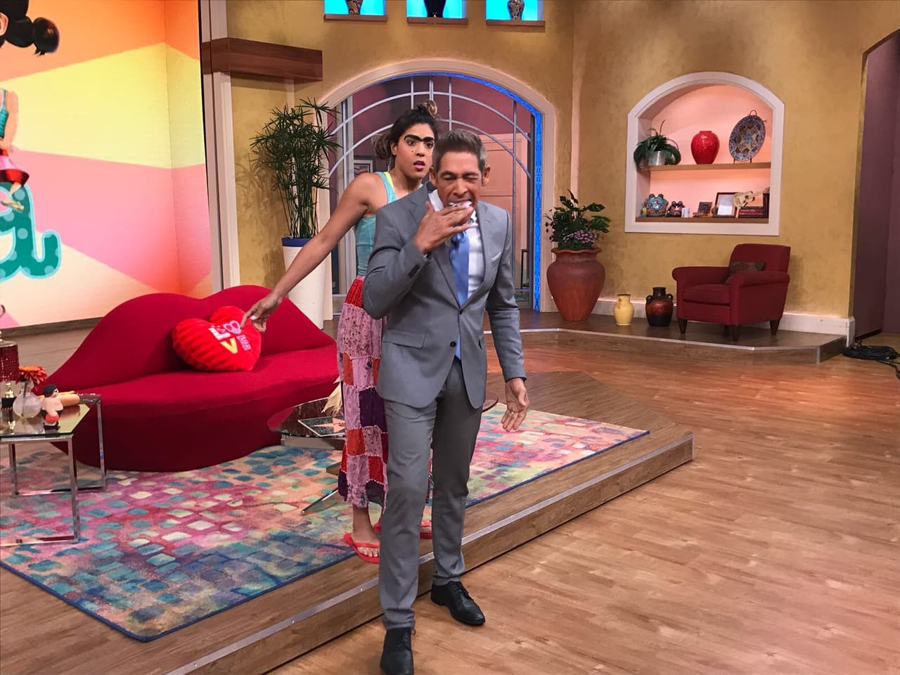 En la boca de Johnny Lozada terminó la cartita que Mela estaba leyendo.