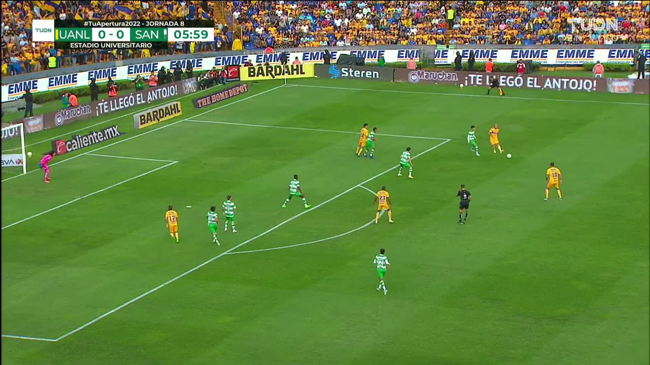 ¡TIRO ATAJADO! disparo por André-Pierre Gignac.