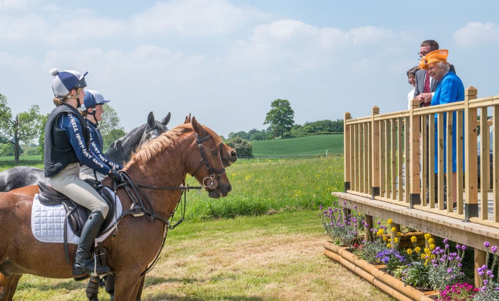 Además, es aficionada a este deporte, por lo que asiste constantemente al hipódromo Royal Ascot.