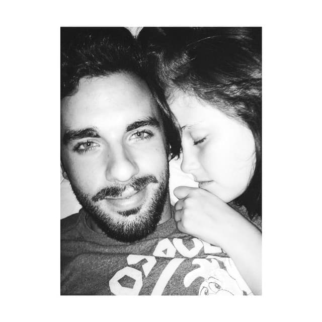 Tal vez la demanda de trabajo fue el motivo de separación, pues al actor lo puedes disfrutar todas las noches en “Pasión y Poder”.