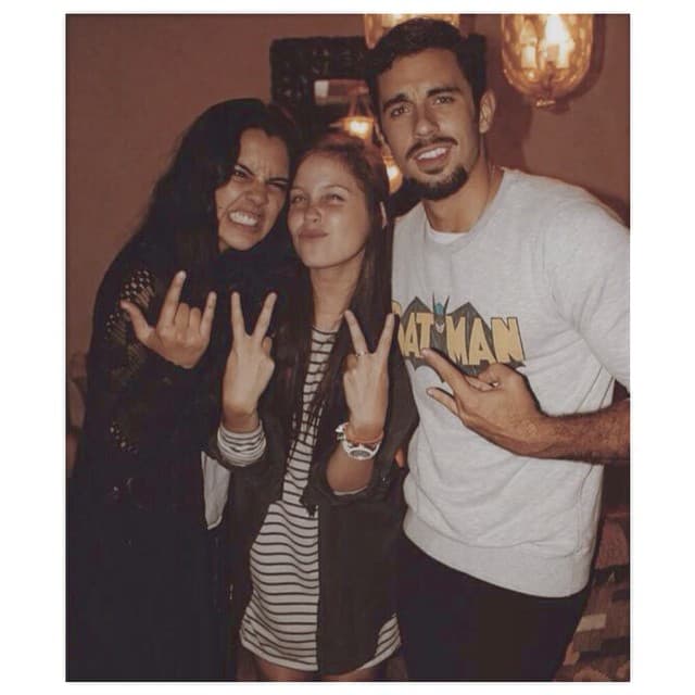 La moneda sigue en el aire.