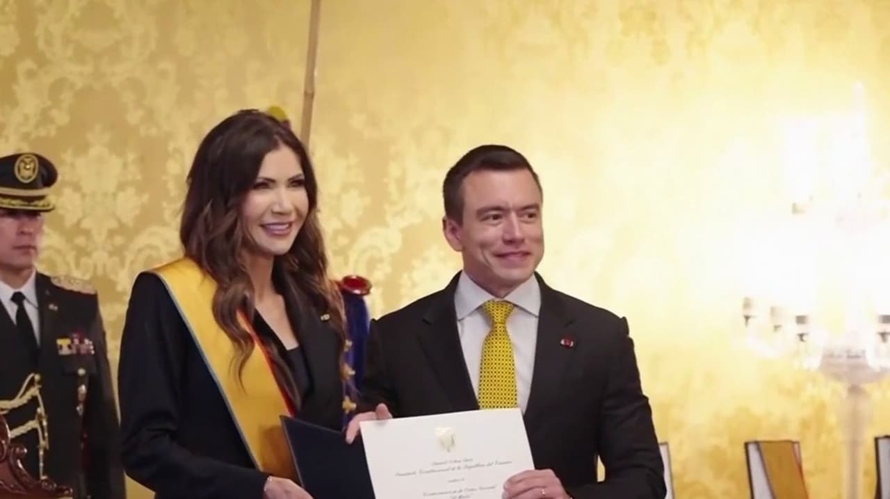 Kristi Noem reaparece, pero en Ecuador; este es su nuevo rol tras cambios en DHS