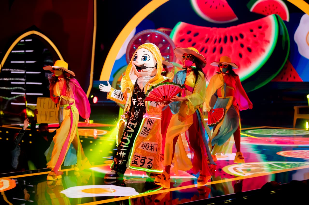 Su actuación fue con ‘Watermelon Sugar’, de Harry Styles y se trató de una presentación muy colorida y alegre, que le permitió llevarse una ovación de todos sus ‘huevoliebers’.