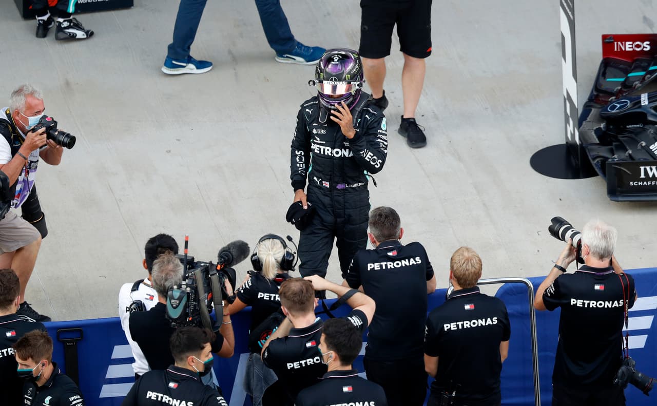 Verstappen y Bottas saldrán en la segunda y tercera posición, respectivamente. Ricciardo, Sainz, Ocon, Norris, Gasly y Albon, completan los primeros 10; Stroll arrancará en 13.