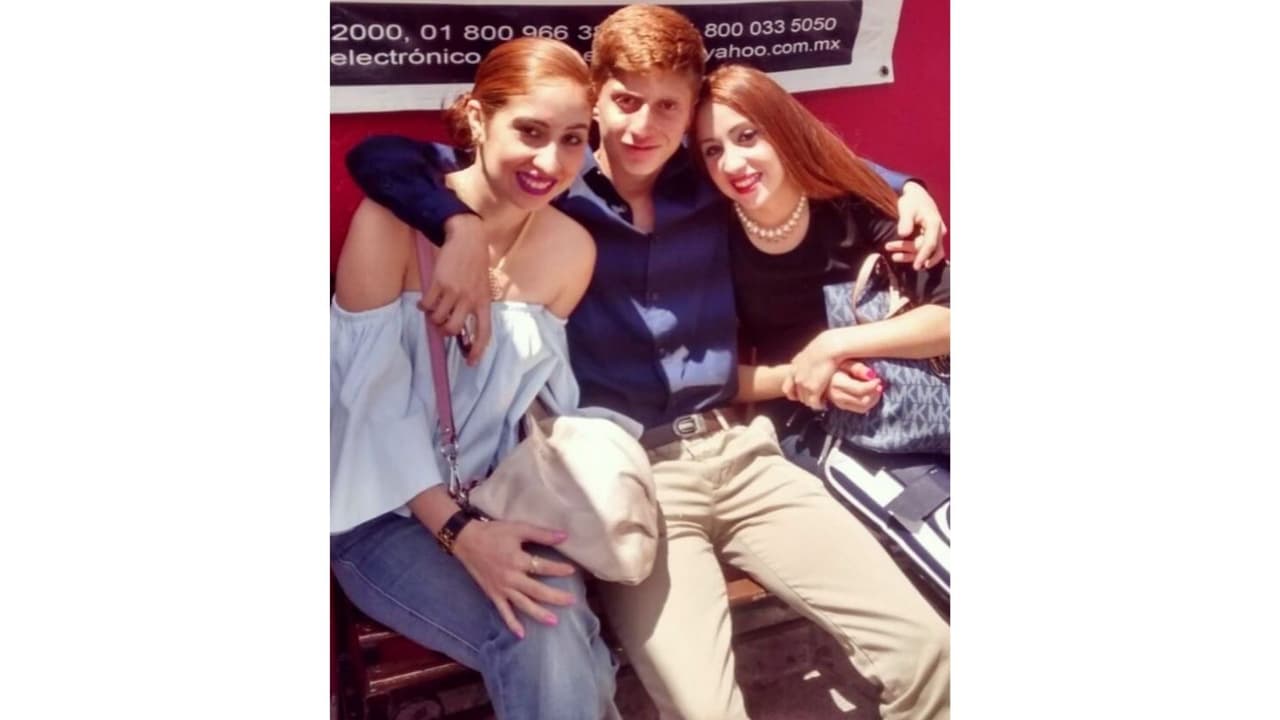 Octavio Ocaña y sus hermanas