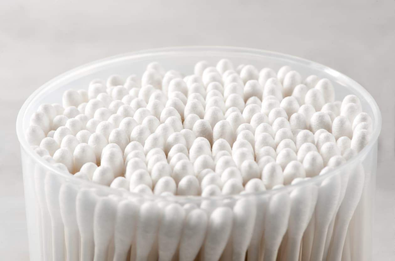 La mejor manera de aplicarlo es por medio de un hisopo y ponerlo en las pestañas antes de dormir.
<br>