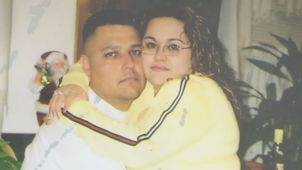 En Oak Cliff, Texas,
<b> Nita Negrete</b> empezó a toser la noche de Navidad y murió el 3 de enero. Esposa y madre de tres hijos, Nita inicialmente
<b> no dio mayor importancia a la tos</b>, hasta que se dio cuenta de que no era común y fue al hospital. Dio positivo a la gripe y le fue recetado el tratamiento pero, a pesar de que 
<a href="https://www.univision.com/dallas/kuvn/noticias/muertes/muere-de-neumonia-una-madre-en-texas-dias-despues-de-diagnosticarle-gripe">solo tenía 37 años, su condición empeoró y no resistió</a>.