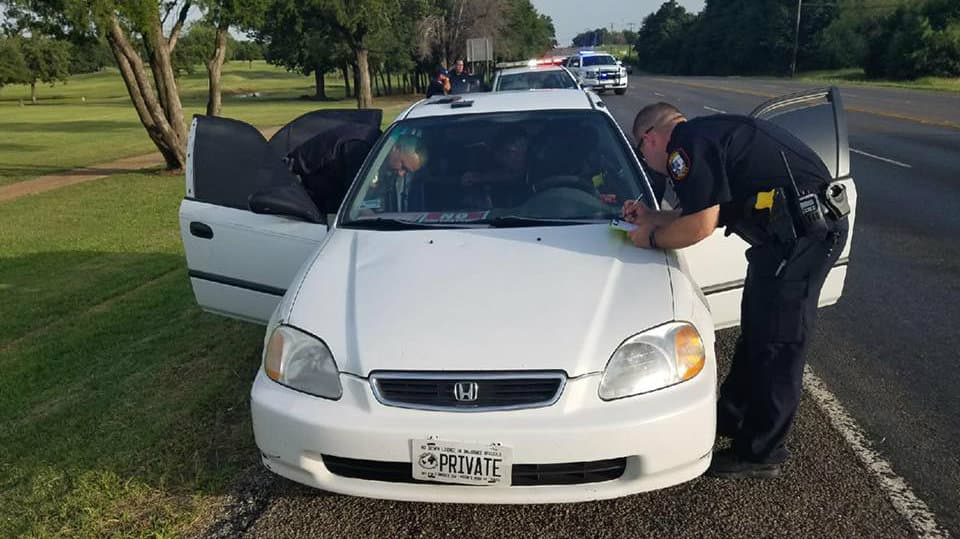 Una mujer se defeca en sus pantalones para ocultar drogas que llevaba con ella, según la policía