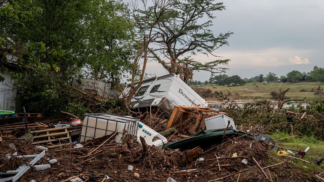 “Ha sido una pesadilla”: hispana que tenía su negocio a orillas del río Guadalupe narra lo que vivió