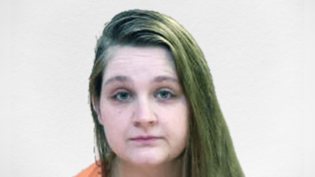 Una madre dice que escondió el cadáver de su hijo de un año en la pared porque no tenía dinero para el funeral