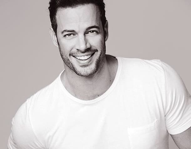 Además del cuerpo, tiene unos ojos y una sonrisa... ¡nos deja en la luna!