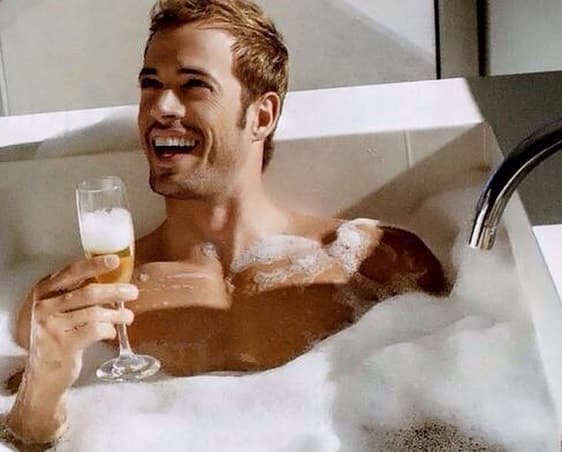 Ojalá que se deje ver súper sexy tras bambalinas.