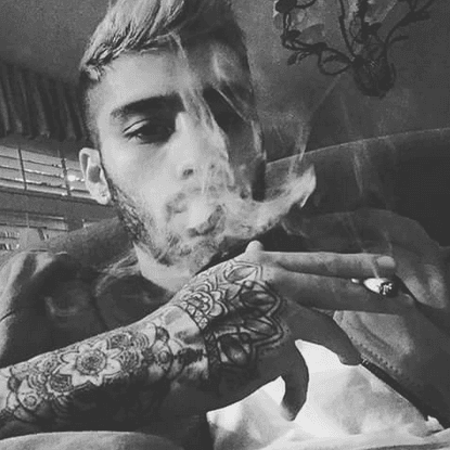 Zayn Malik, también estaría en la lista de los que hasta regalito les llega en Navidad, por aquello del cliente frecuente.