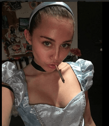 ¿Qué tal, una dulce Cenicienta fumadora?