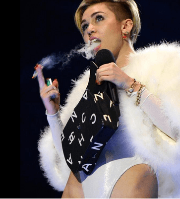 Miley Cyrus, sería una de las mejores clientas, ya que al igual que la barbadense, nunca ha negado su gusto por esta actividad.