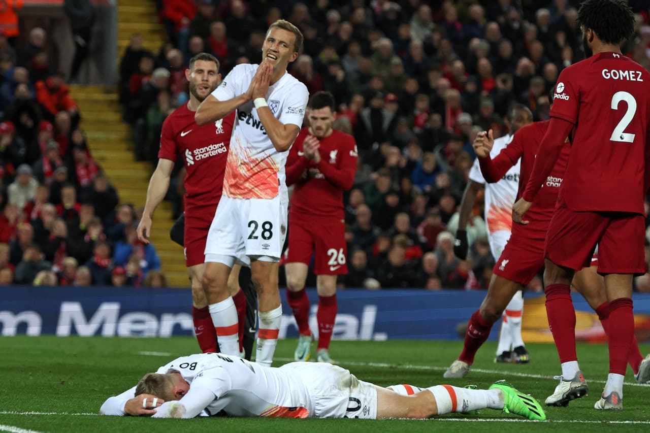 Grandes emociones en el cierre de la Jornada 12 de la Premier League con triunfos de Manchester United, Liverpool, Southampton y Newcastle, además empate del Chelsea ante Brentford.