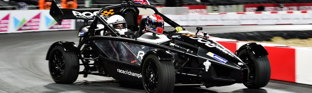 Este pequeño coche lleva un motor de 2.0 litros y cuatro cilindros, que genera 
<b>245 caballos de fuerza</b>. Es de tracción trasera y tiene suspensiones independientes de doble horquilla.