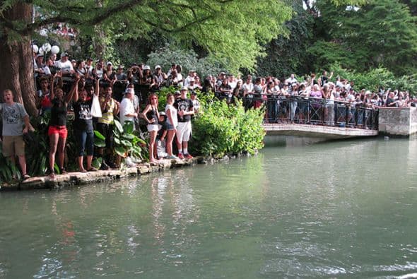 Photos: Spurs Championship Parade 2014 Barges
