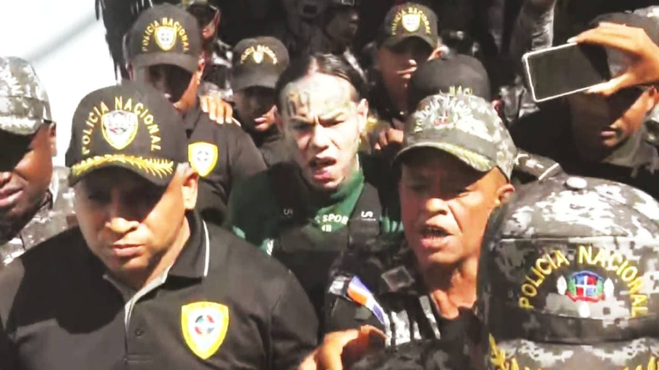 Tekashi 6ix9ine causa revuelo a su llegada a la corte y cientos de fanáticos exigen su libertad