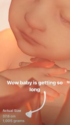 A pesar de los comentarios negativos, Kohan no se detiene y continúa compartiendo detalles de su primogénito, como esta imagen publicada en sus historias de Instagram.