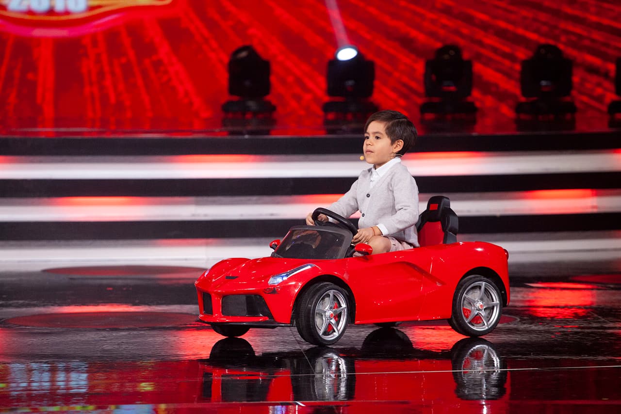 <b>Mateo Figueroa</b>, el capitán que nos faltaba conocer, entró al escenario de Pequeños Gigantes con un automóvil convertible. El pequeño conductor de 6 años puso en aprietos a Galilea Montijo con sus conocimientos de cultura general. Este pequeño originario de la Ciudad de México 
<b><a href="https://www.univision.com/shows/pequenos-gigantes/este-ocurrente-nino-quiere-ser-presidente-pero-no-como-donald-trump-video">externó sus deseos de ser presidente, "aunque no como Donald Trump"</a></b>.