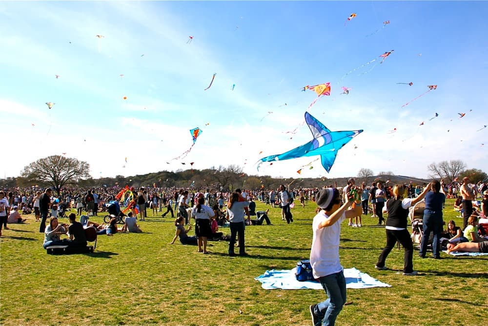 Para conocer más información sobre los concursos y festivales pautados para el ABC Kite Festival visite la página 
<a href="https://www.abckitefest.org/get-a-kite/" target="_blank">abckitefest.org</a>.