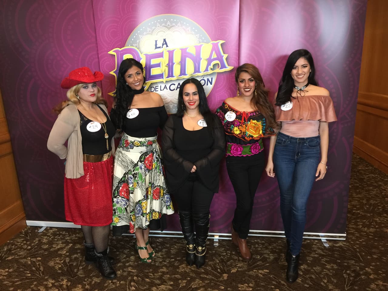 Desde muy temprano llegaron las participantes para hacer su audición.