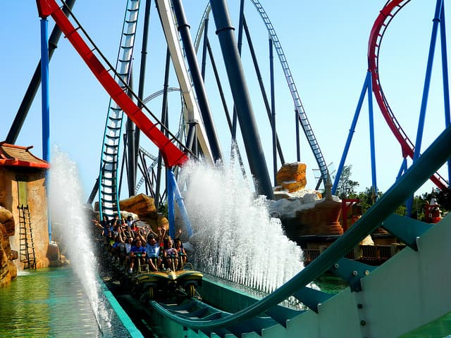 <b>20. PortAventura World en Salou, España</b>. Esta montaña rusa, llamada Shambhala, es una de las mayores atracciones de este parque ubicado en las proximidades de la ciudad de Barcelona. Foto: 
<a href="https://www.flickr.com/photos/antonpm/">Antón Pérez </a>/ flickr.