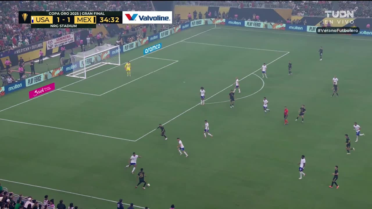 ¡TIRO ATAJADO! disparo por Roberto Alvarado.