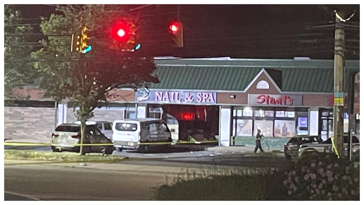 4 muertos y 9 heridos luego que una minivan se estrellara contra un negocio de manicura