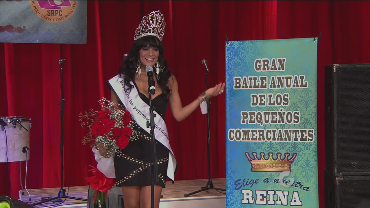 ¡Fiu, Fiu! También puedes convertirte en una reina de belleza, sólo basta con ponerte un sexy vestido, una corona y una banda.