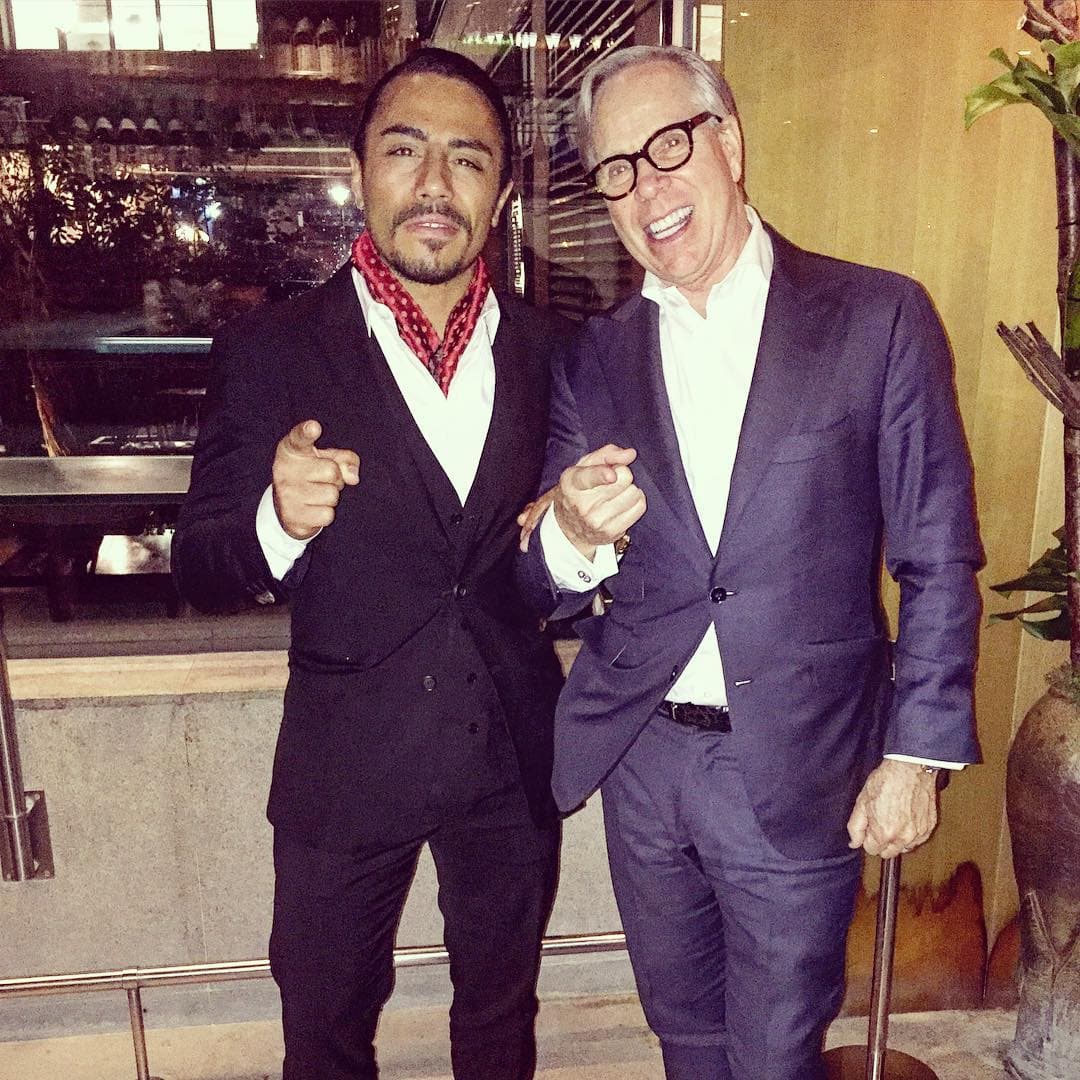 Hasta el diseñador Tommy Hilfiger tuvo curiosidad de conocerlo.