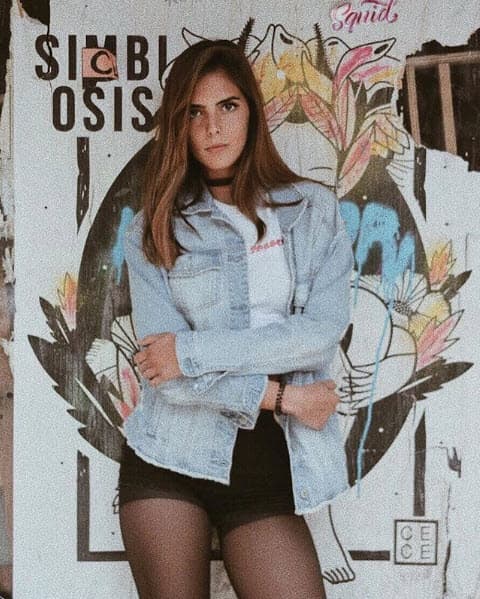 A través de su cuenta de Instagram, María comparte imágenes de sus viajes, así como de sus proyectos de modelaje, diseños y vida personal.