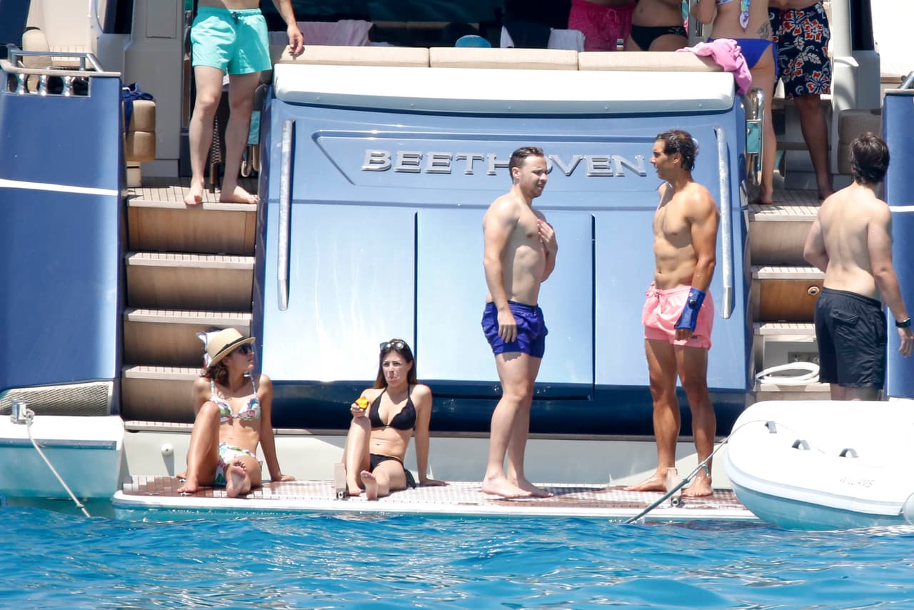 Rafa Nadal celebrando su cumpleaños.