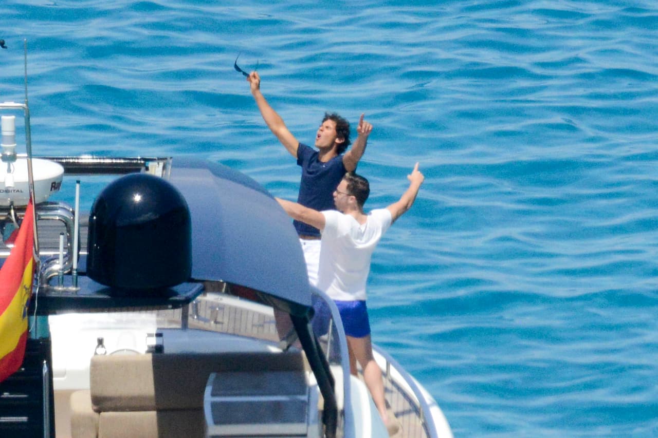 ¡Y así celebró sus 30 años! Tremenda fiesta en el mar.