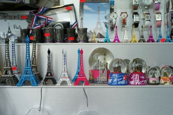 Además de la plataforma de vidrio, se han llevado ya a cabo reformas en los distintos restaurantes, tiendas y salas de conferencias que ocupan este espacio.