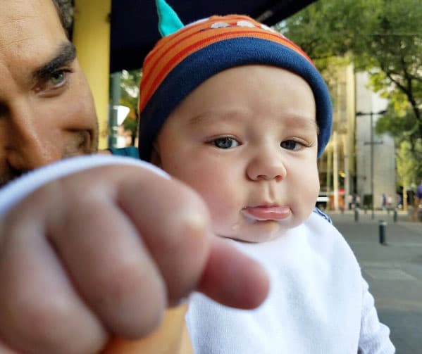 El actor brasileño también está más que enamorado de su 'pequeño campeón', seguramente lo enseñará a ser todo un galán como él.