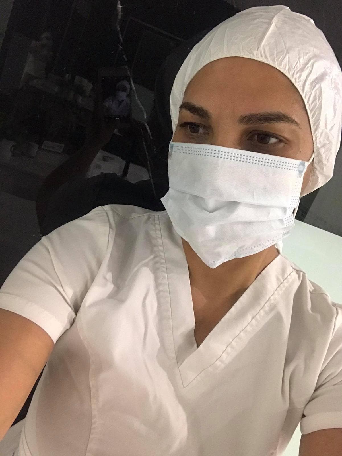 "Es parte de la comunidad de enfermeros que están arriesgando sus vidas actualmente para salvar la de los demás. No saben cuánto admiro su dedicación y fuerza", escribió Ale en su cuenta de Instagram.