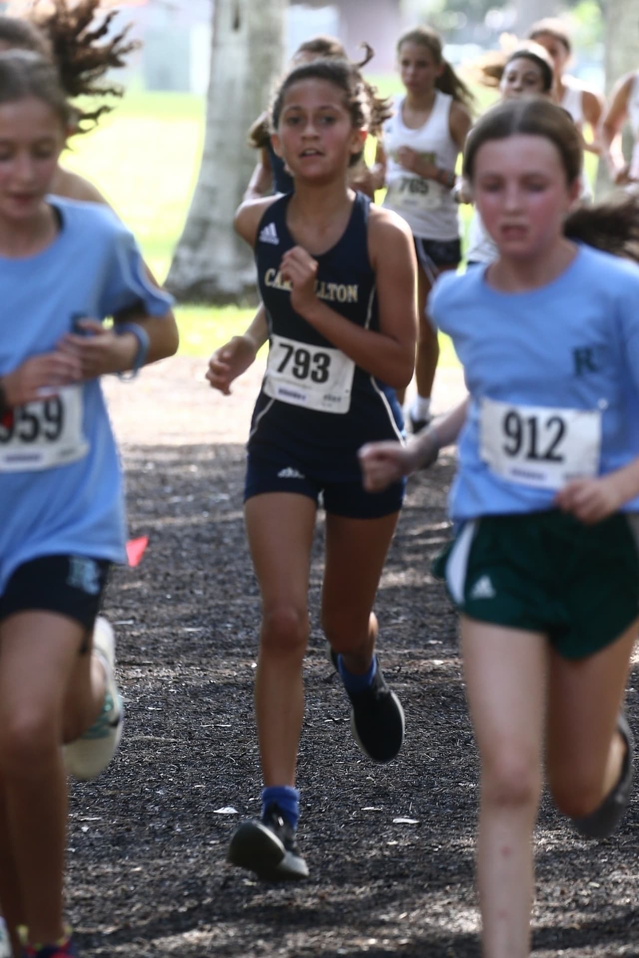 Con solo 11 años, 
<b>Emme Maribel Muñiz</b>, hija de 
<b>Jennifer López y Marc Anthony</b>, ya siguió los pasos de su mamá en la actuación, al participar en el video 'Limitless' y en el verano 
<b><a href="https://www.univision.com/radio/omar-y-argelia-show/argelia-lloro-en-el-concierto-de-jlo-al-verla-cantar-junto-a-su-hija-video">formó parte de su gira, cantando junto a ella</a></b>. Ahora, también corre, algo que la artista de 50 años ha contado que hacía en su adolescencia.