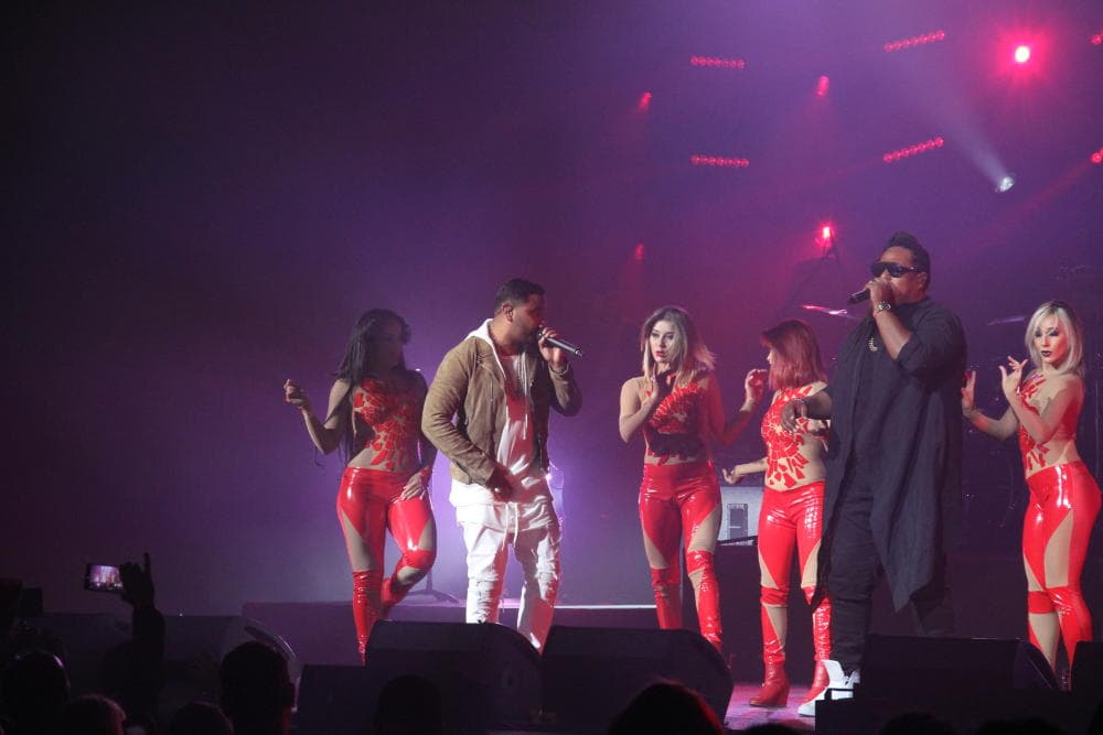 Artista invidado: el dúo Zion & Lennox.