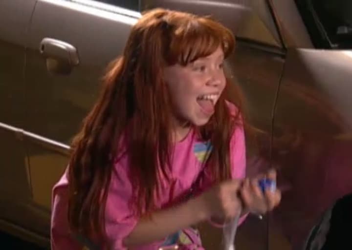 En 2008, durante la tercera temporada de Vecinos, Benito obtiene una beca de intercambio y se va a estudiar a Guadalajara. Su personaje fue reemplazado por Patricia, quien llega a vivir con los Rivers.