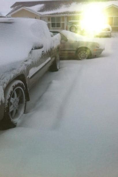 Mireya Lozoya envió una fotografía en la que sólo se aprecian automóviles totalmente cubiertos por la nieve.