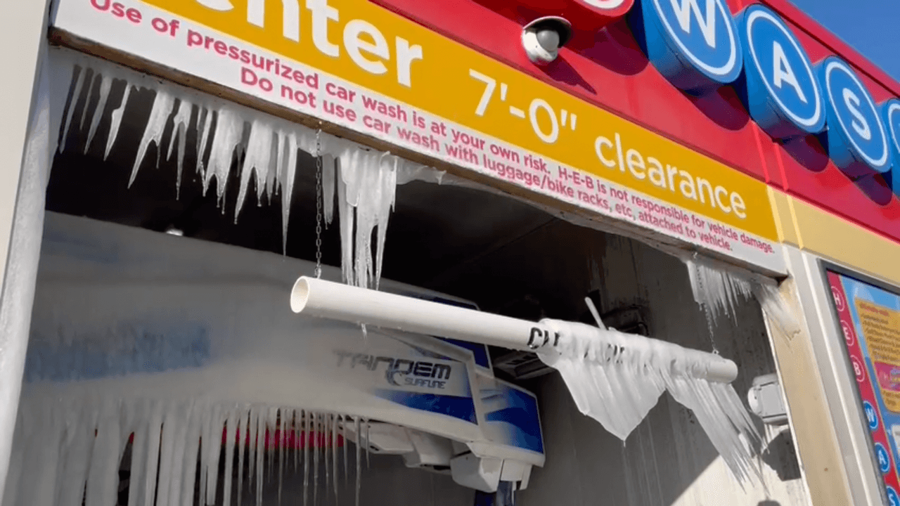 El lavado de San Antonio está ubicado en Babcock Road, cerca del cruce con Huebner Road, en el noroeste de la ciudad.