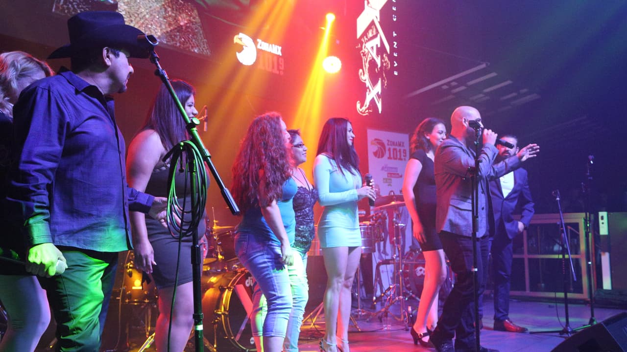 Una noche inolvidable con Raúl 'El Pelón', Carla Medrano y El Feo en Xalos Event Center.