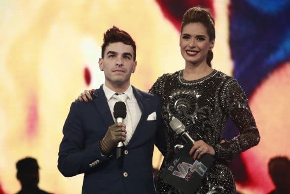 Gali dio inicio al segundo duelo de la noche, con Víctor Robles.