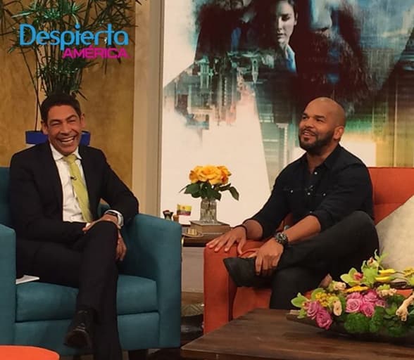 Para Amaury es un orgullo compartir créditos con famosos con Kevin Costner.