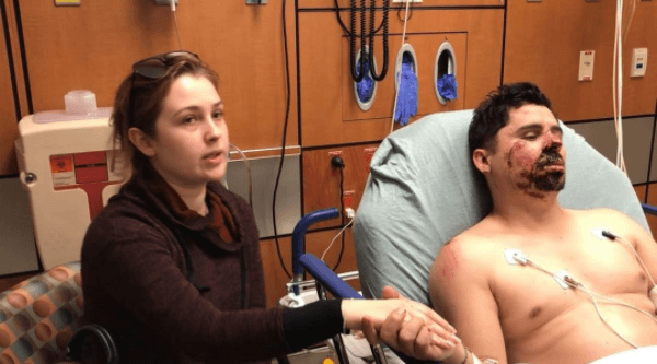 Larry también ha hecho publicaciones que acompaña con mensajes dirigidos a su esposa Kenia Ontiveros. "Dios es bueno, por eso Dios me dio la bendición de tenerte como pareja porque a pesar de todas las adversidades, siempre estás a mi lado [...]", fue el mensaje que compartió el cantante tras publicar un video luego del accidente en bicicleta que sufrió a finales de 2017.